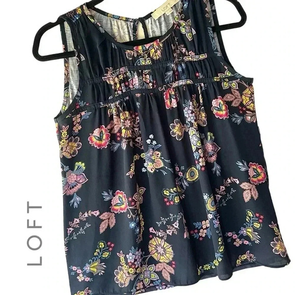 LOFT | NWOT | SLEEVELESS FLORAL NAVY BLUE PLEATED TOP | SIZE: PETITE SMALL - Picture 1 of 10